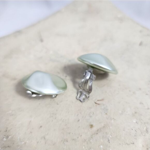Vintage Pearlescent Mint Clip on Earrings made in Japan - Picture 6 of 6